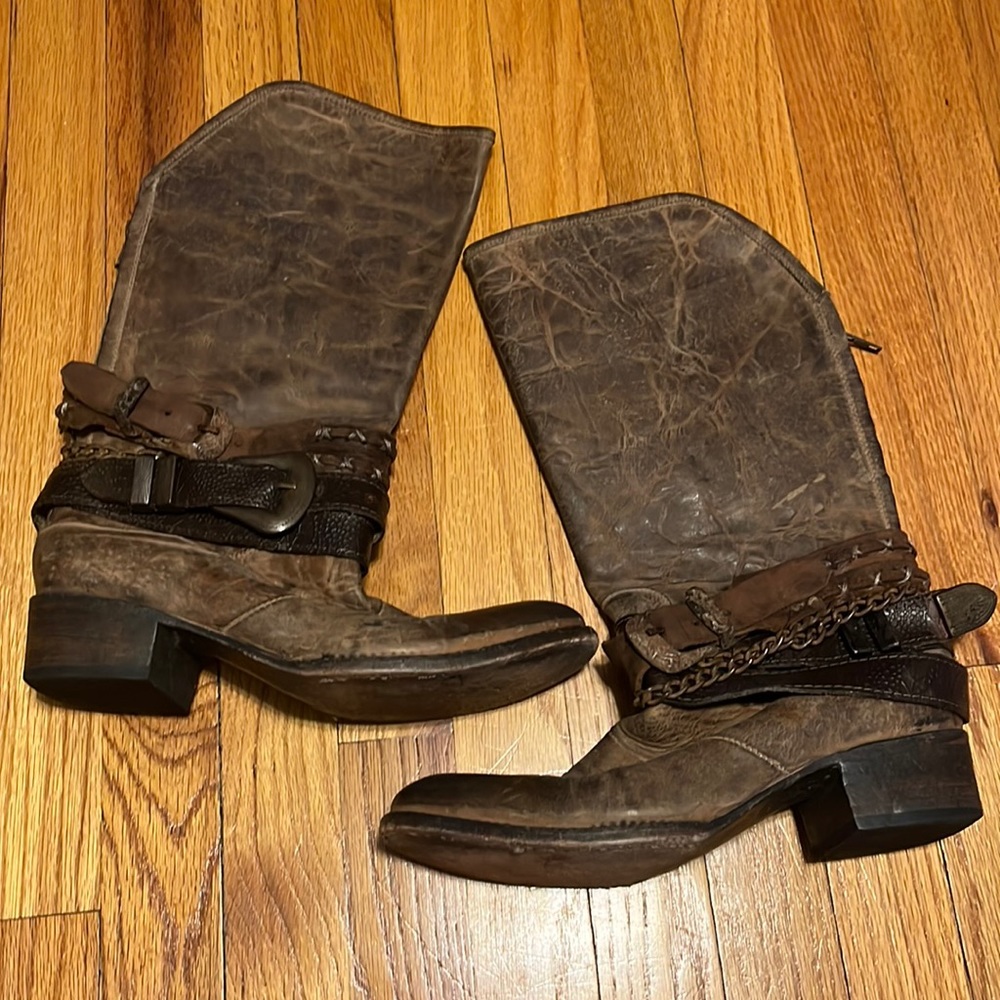 Cowboy boots with removable belts!